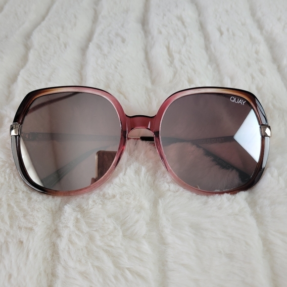 QUAY // ltd ed chrissy teigen retro-glam brown pink frames brown flash lens main image 10